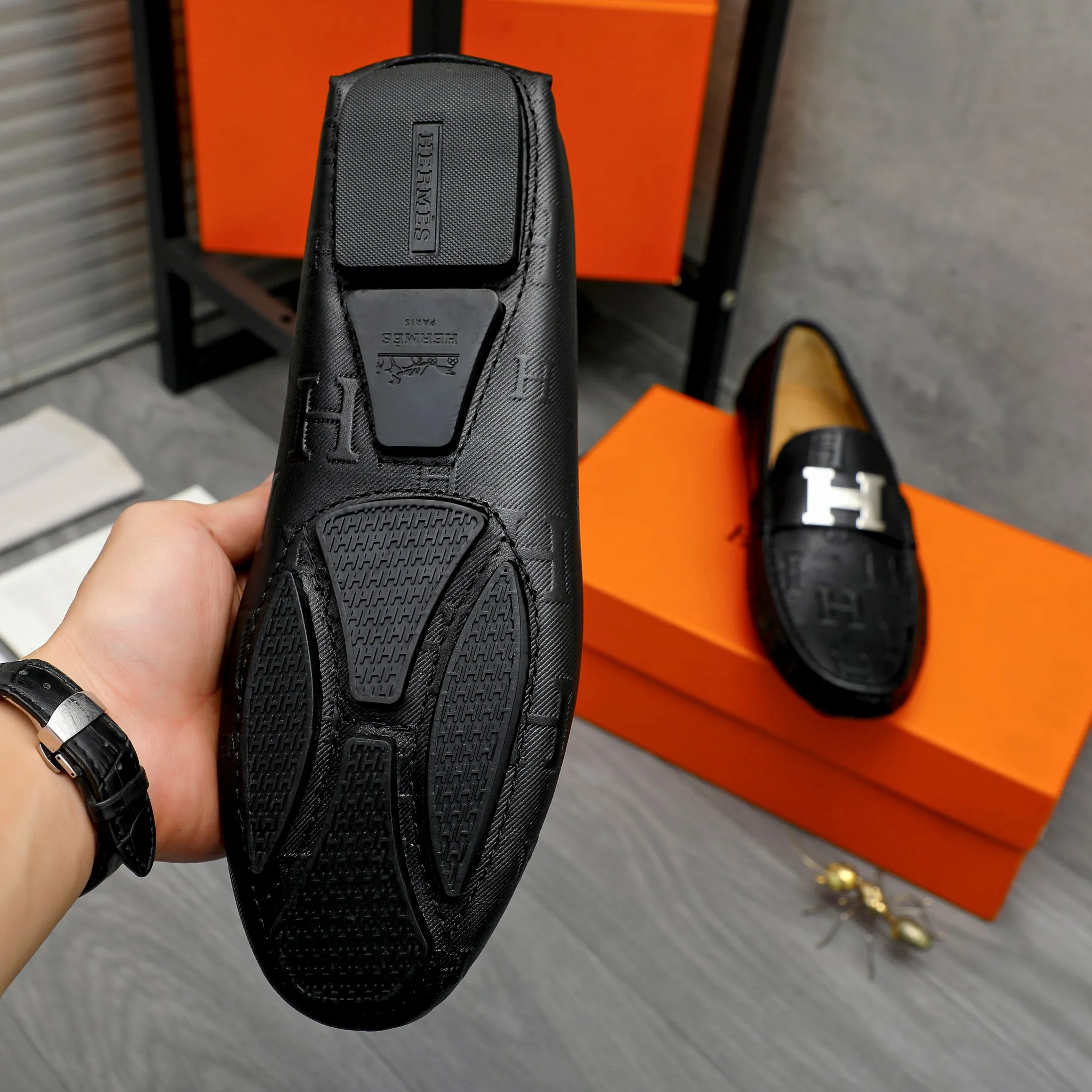 Men's shoes 💰p420 Product trademark: HERMES "Hermes" casual slip-on men's shoes Regular size: 38-44 Product materials: Selected embossed cowhide upper, sheepskin lining, original rubber outsole